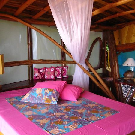 Vanira Lodge Teahupoo Exteriör bild