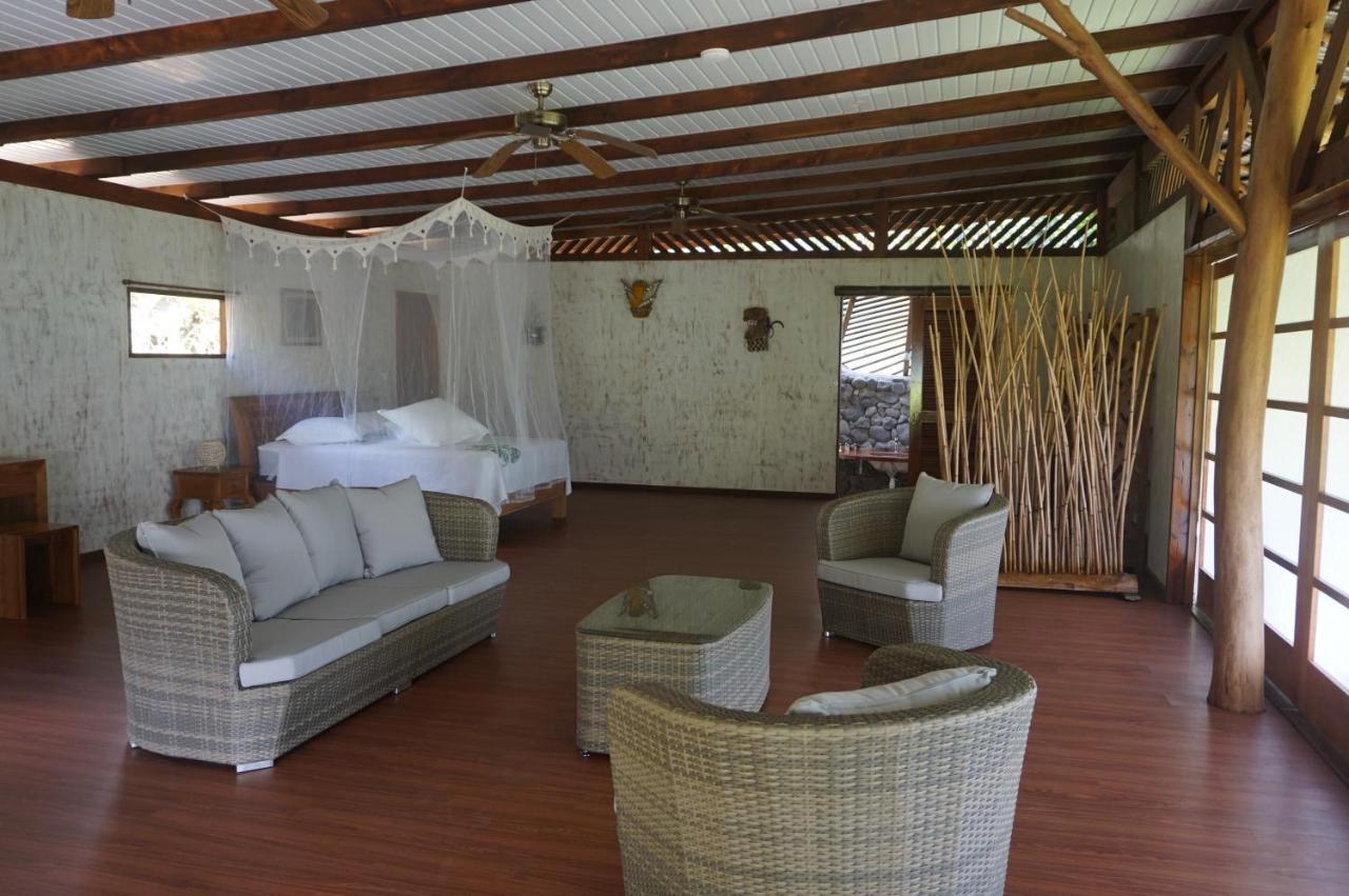 Vanira Lodge Teahupoo Exteriör bild