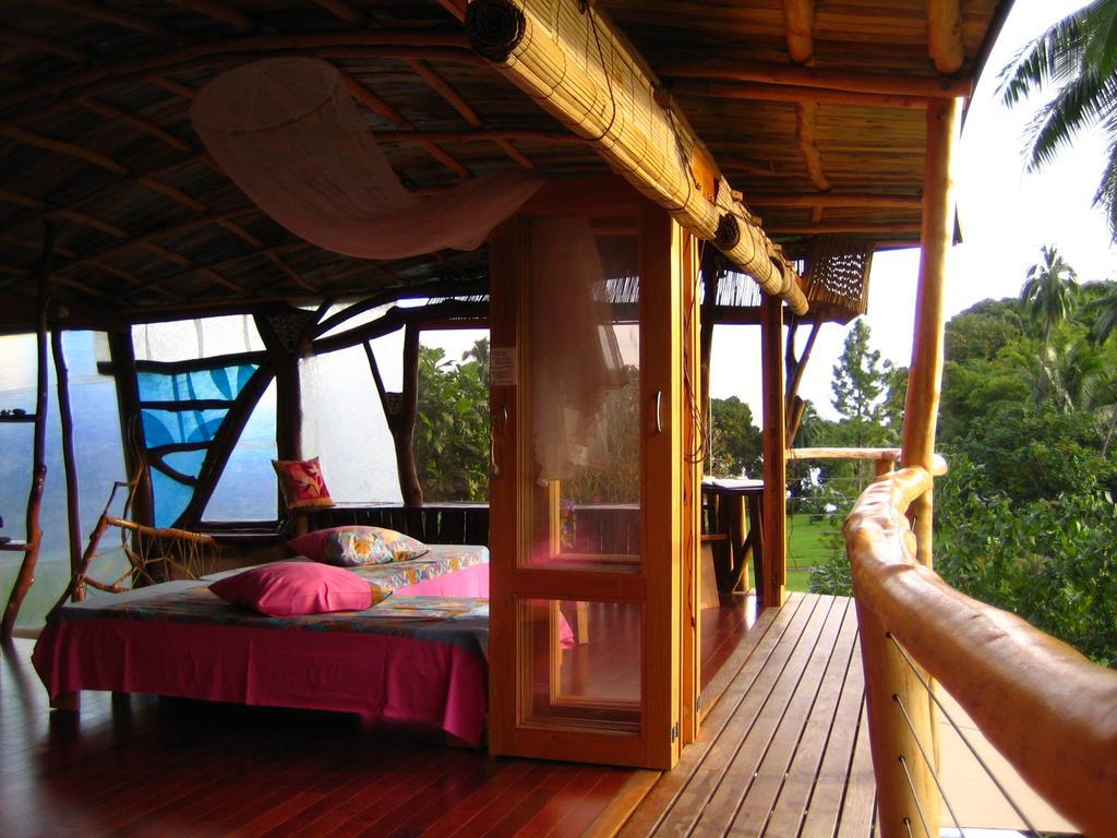 Vanira Lodge Teahupoo Exteriör bild