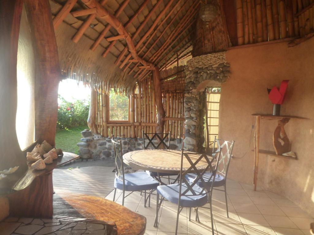 Vanira Lodge Teahupoo Rum bild