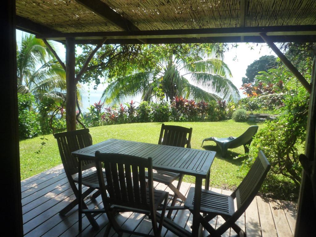 Vanira Lodge Teahupoo Rum bild