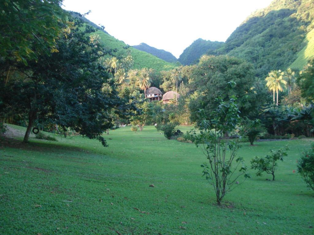 Vanira Lodge Teahupoo Exteriör bild