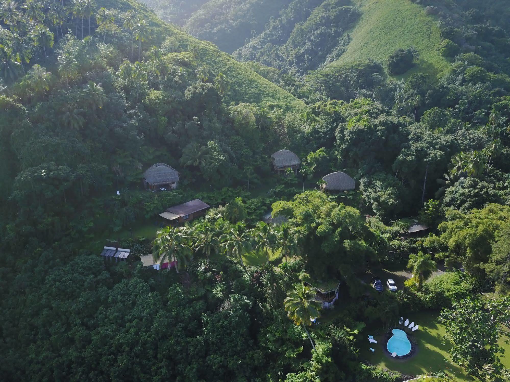Vanira Lodge Teahupoo Exteriör bild