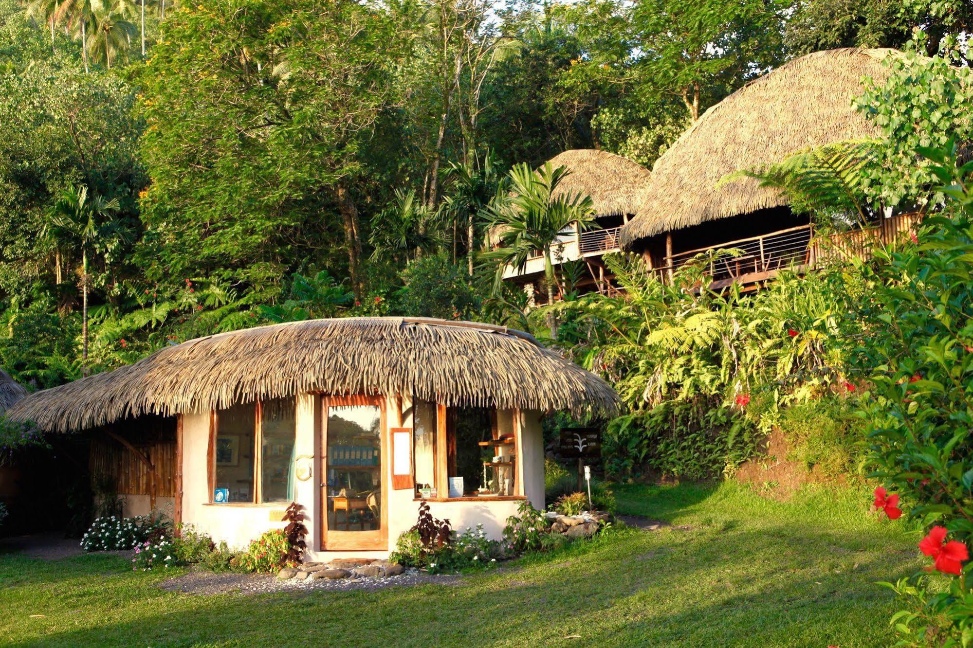 Vanira Lodge Teahupoo Exteriör bild