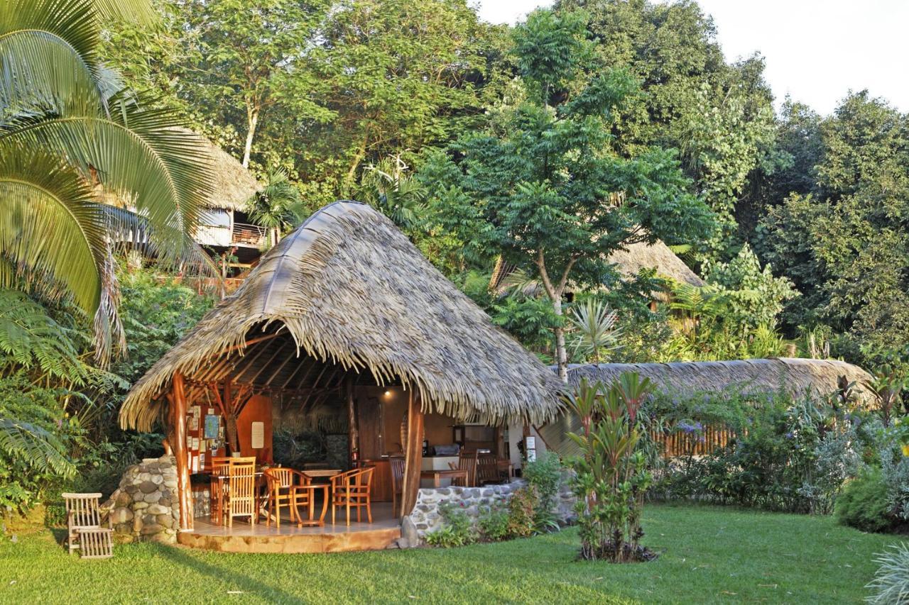 Vanira Lodge Teahupoo Exteriör bild