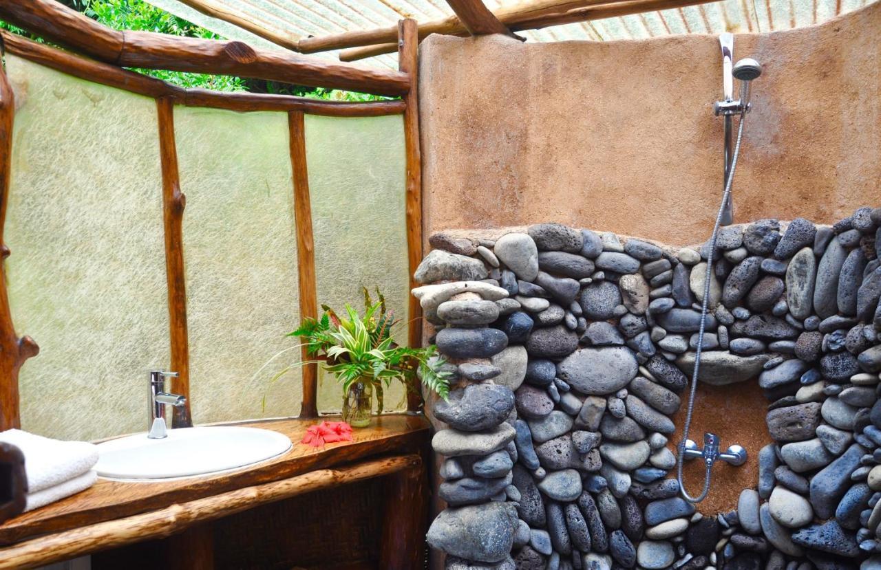 Vanira Lodge Teahupoo Exteriör bild