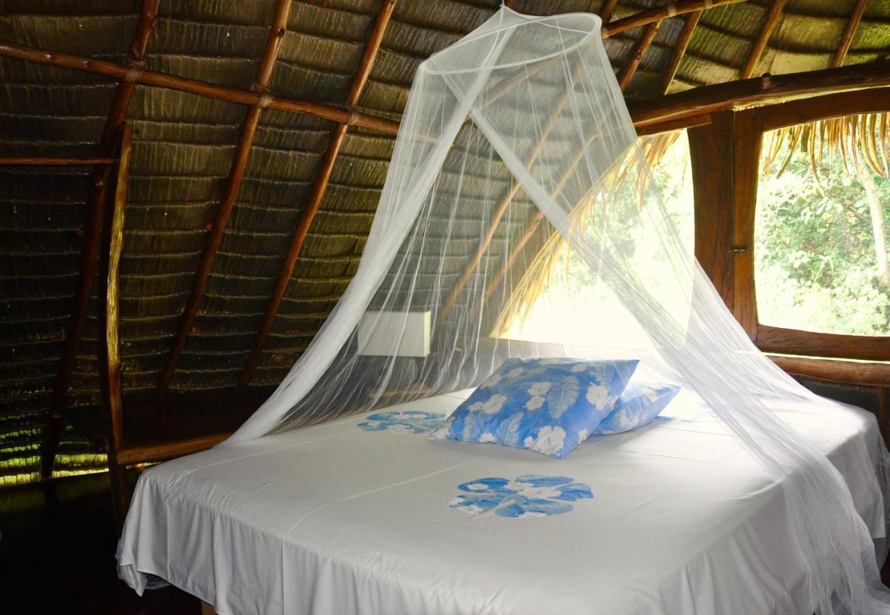 Vanira Lodge Teahupoo Exteriör bild