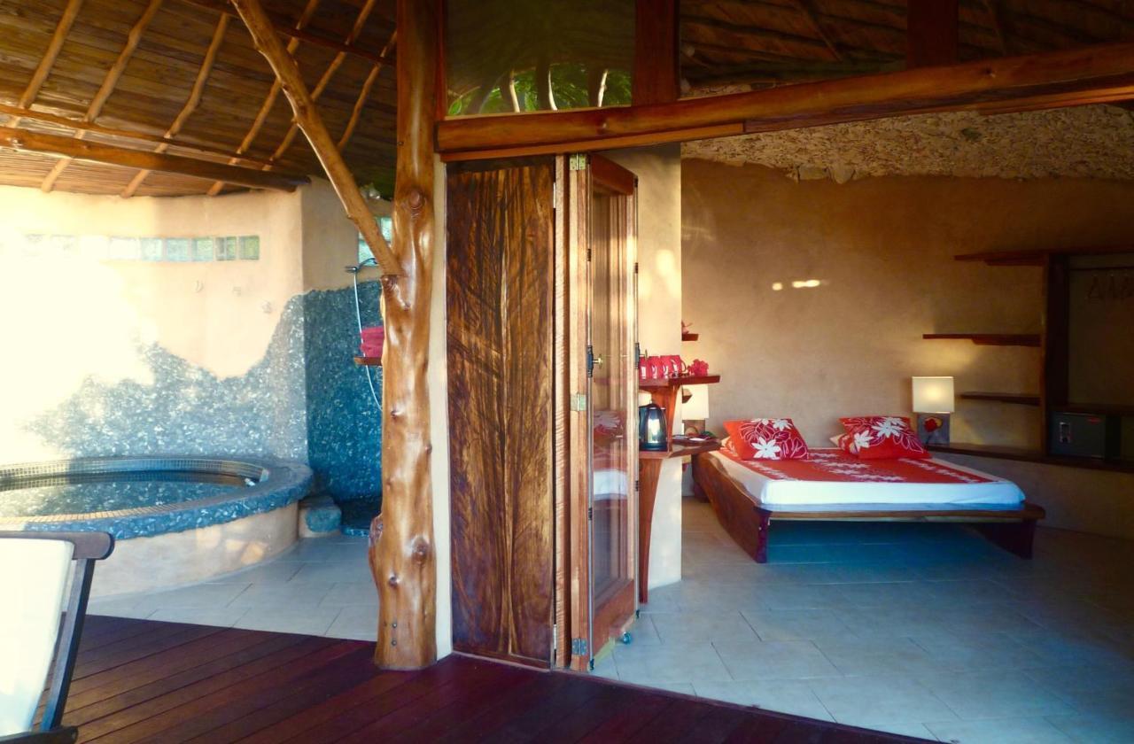 Vanira Lodge Teahupoo Exteriör bild