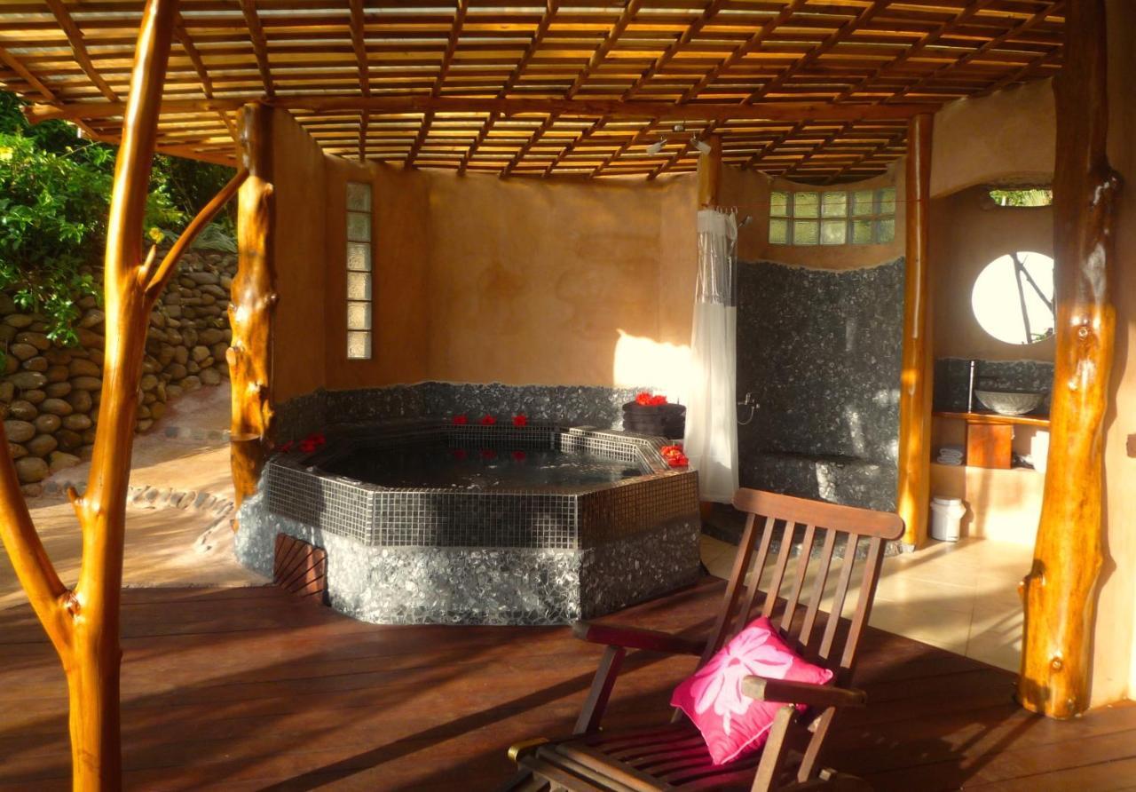 Vanira Lodge Teahupoo Exteriör bild