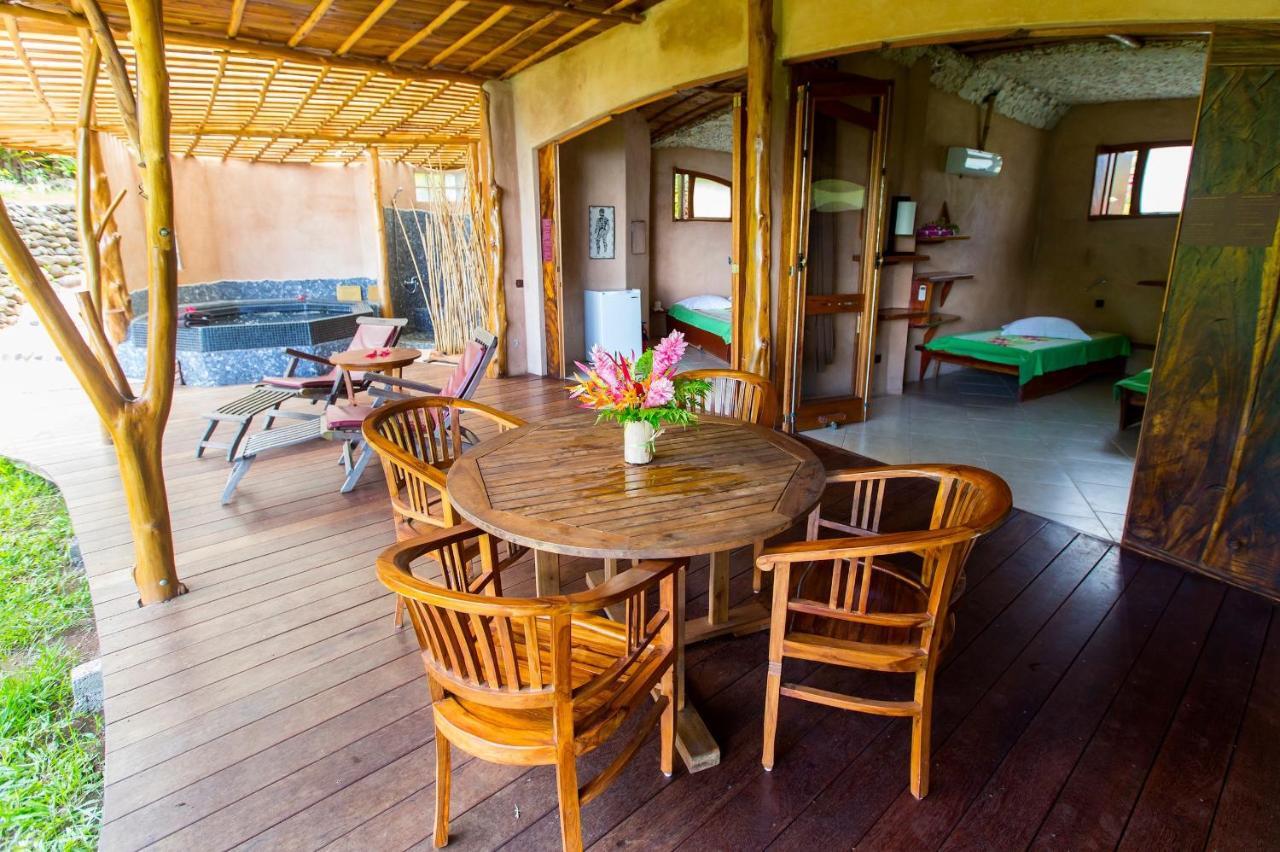 Vanira Lodge Teahupoo Exteriör bild