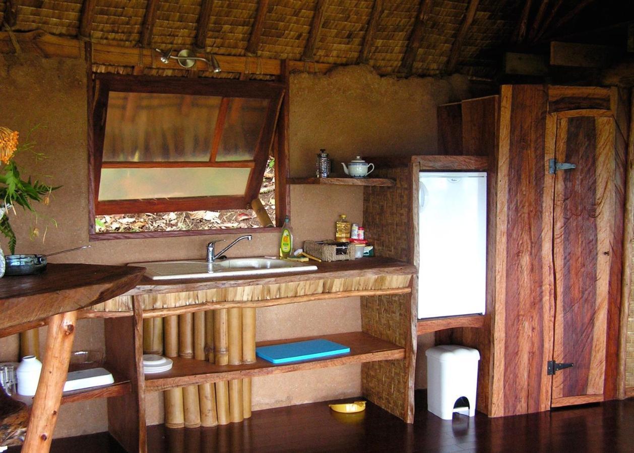 Vanira Lodge Teahupoo Exteriör bild