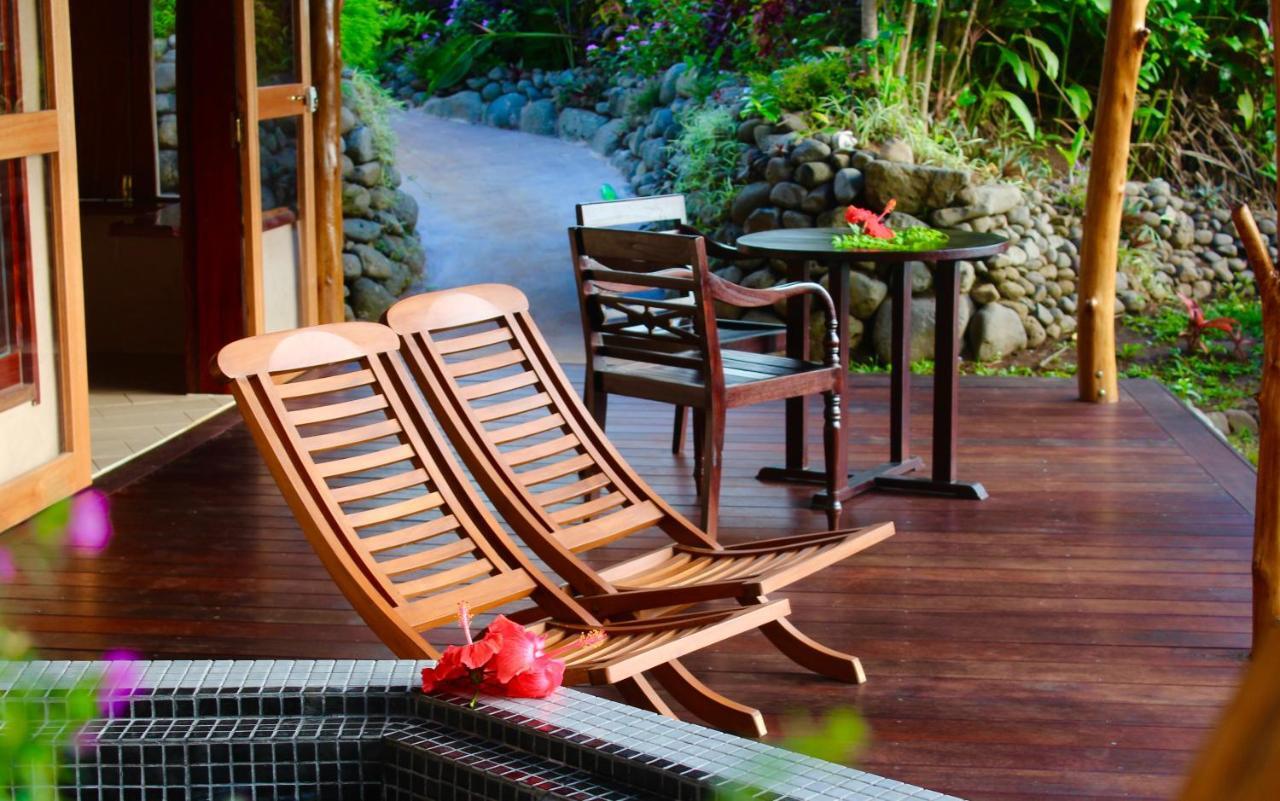Vanira Lodge Teahupoo Exteriör bild